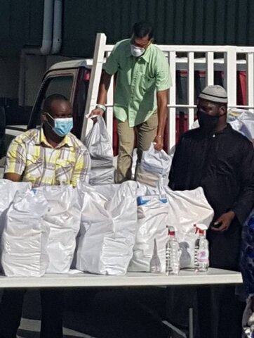 مسجد سان فرناندو صدها بسته غذایی میان نیازمندان توزیع کرد