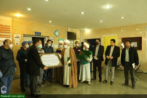 Your pictures / Buin Zahra's Friday Prayer Imam, in Qazvin Province of Iran visited Covid-19 patients in Amir Al-Momenin Hospital