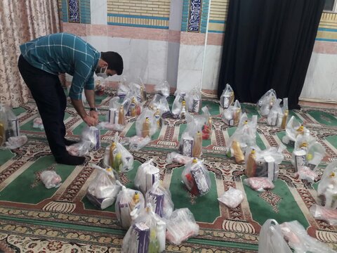 توزیع پک بهداشتی و موادغذایی سالم  در روستاها و مناطق محروم استان