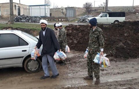 In Pictures / Distribution of sanitary packages by The Man Al-Qulub Jihadi group from Bijar Islamic School in Kurdistan Province of Iran.