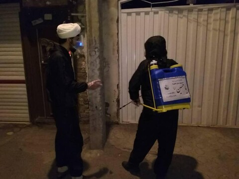 تصاویر / فعالیت های طلاب جهادی مدرسه علمیه طالبیه تبریز در مبارزه با کرونا