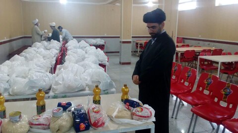 تصاویر / فعالیت های طلاب جهادی مدرسه علمیه طالبیه تبریز در مبارزه با کرونا