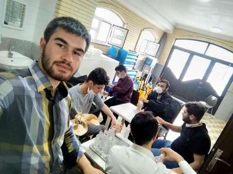 تصاویر/ طلاب و حوزویان آذربایجان شرقی در خط مقدم مقابله با کرونا