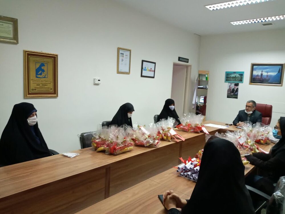 تقدیر از کادر درمانی با اهدای ۱۰۵ بسته فرهنگی