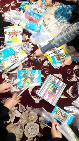 تصاویر / تهیه و پخش بسته های معیشتی توسط طلاب جهادی حوزه علمیه خواهران بناب