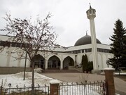 حضور فیلمبردار مزاحم در مسجد ادمونتون کانادا