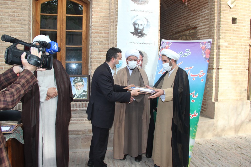 تصاویر/ تقدیر مسئول نهاد نمایندگی و رئیس دانشگاه علوم پزشکی استان قزوین از طلاب جهادی