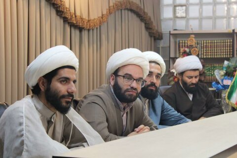 تصاویر/نشست مدیران مدرسه علمیه امام صادق (ع) قروه با مدیر حوزه علمیه استان کردستان