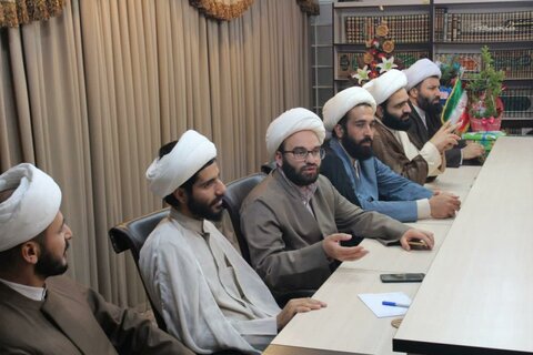 تصاویر/نشست مدیران مدرسه علمیه امام صادق (ع) قروه با مدیر حوزه علمیه استان کردستان