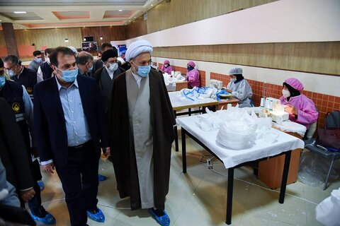 بازدید نماینده ولی فقیه در فارس از کارگاه های تولید ماسک