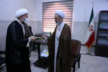 آیت الله اعرافی از استاد ایثارگرحوزه تجلیل کرد