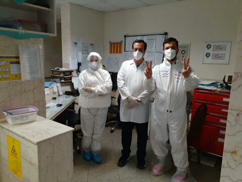 خدمت‌رسانی طلاب جهادی مدرسه سفیران خاتم الانبیاء (ص) به بیماران کرونایی در بیمارستان توحید سنندج