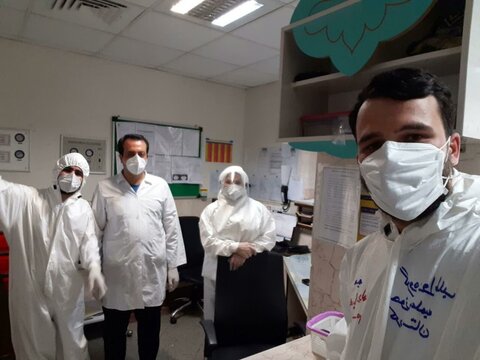 خدمت‌رسانی طلاب جهادی مدرسه سفیران خاتم الانبیاء (ص) به بیماران کرونایی در بیمارستان توحید سنندج
