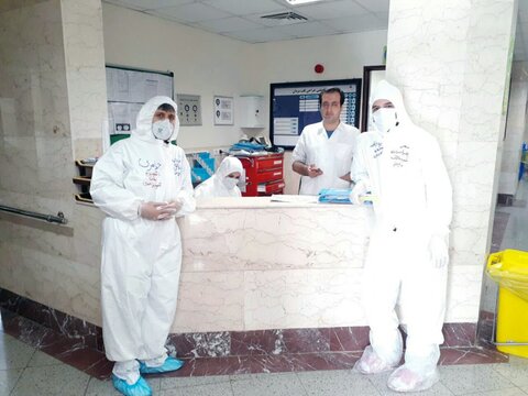 تصاویر/ حضور طلاب مدرسه سفیران خاتم الانبیاء (ص) در بیمارستان توحید سنندج برای خدمات رسانی به بیماران کرونایی