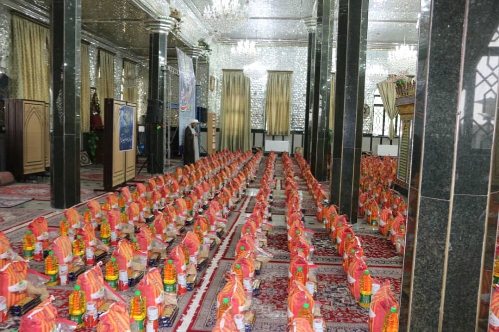 اوقاف ارومیه ۵۰۰ بسته معیشتی را بین نیازمندان توزیع کرد+ عکس