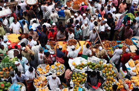 جشنواره رمضان در بنگلادش، همراه با قرائت قرآن و سفره‌های رنگین