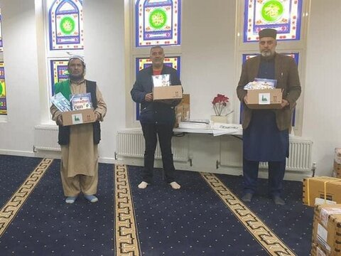 Banbury Mosque helps provide arts and craft packs for primary school children in community