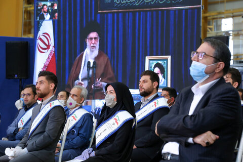 تصویری رپورٹ|رہبر معظم انقلاب اسلامی سے ہفتہ مزدور کی مناسبت سے پیداوار سے منسلک 7 اداروں کا آنلاین رابطہ