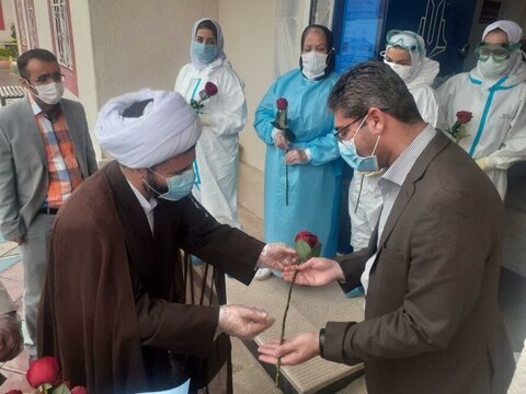 تصویری رپورٹ| حوزہ علمیہ صوبہ کردستان کی جانب سے کرونا وائرس کے خلاف فرنٹ لائن پر موجود ڈاکٹروں کی تجلیل