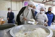 تصاویر/ توزیع روزانه هزار پرس غذای گرم به نیازمندان در قزوین