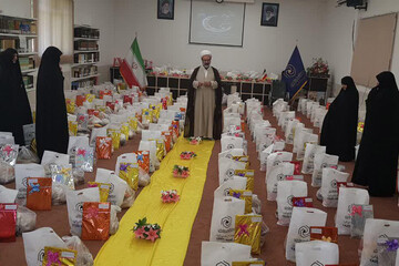 بانوان طلبه یزدی با  ۱۰۰۰ بسته معیشتی و فرهنگی به یاری نیازمندان شتافتند