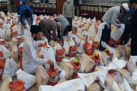 تصاویر/ توزیع 800 بسته غذایی به همت جهادگران فاطمی ارومیه
