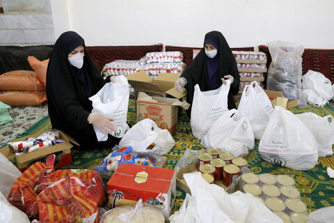 بالصور/ توزيع ألف وجبة طعام للمحتاجين في شهر رمضان الفضيل بمدينة قزوين