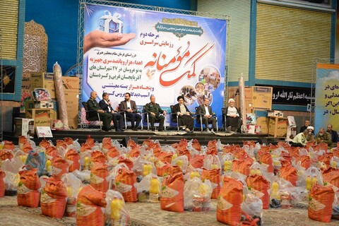 تصاویر/  توزیع 5 هزار بسته کمک معیشتی  و اهداء 1500 سری جهیزیه به نوعروسان آذربایجان غربی و کردستان