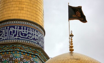 توزیع محصولات فرهنگی ویژه سالروز رحلت امام خمینی(ره) در حرم رضوی