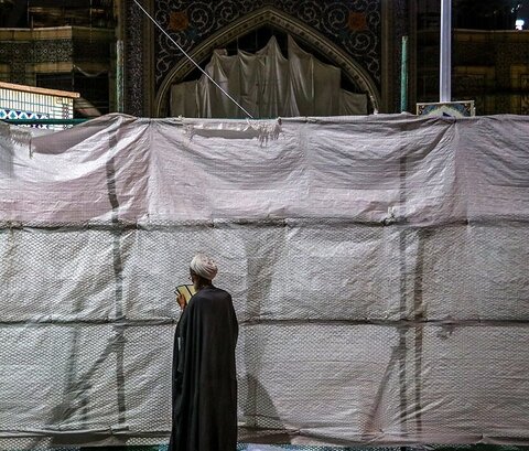 تصویری رپورٹ| حرم امام رضا (ع) کے جوار میں انیسويں رمضان المبارک کی مناسبت سے معنوی تقریب منعقد