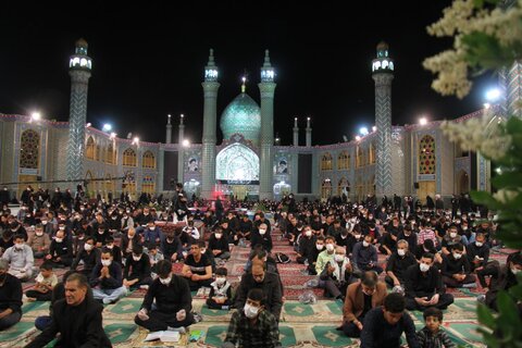 تصاویر/ احیای شب بیست ویکم ماه مبارک رمضان درحرم محمدهلال بن علی (ع) آران وبیدگل