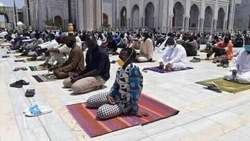 برگزاری نماز جمعه با رعایت توصیه‌های بهداشتی در سنگال+تصاویر