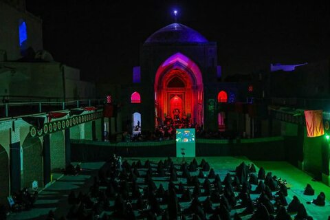 تصاویر/برگزاری احیا در مسجد تاریخی جامع دارالعباده شهر یزد