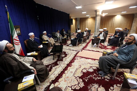 نشست و تجلیل از فعالان جهادی خدمات اجتماعی حوزه با آیت الله اعرافی