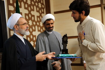 تجلیل از برگزیدگان جشنواره ملی ایثار