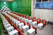 بسته‌بندی اقلام خوراکی و بهداشتی ویژه شب عید توسط قرارگاه کریمه قم