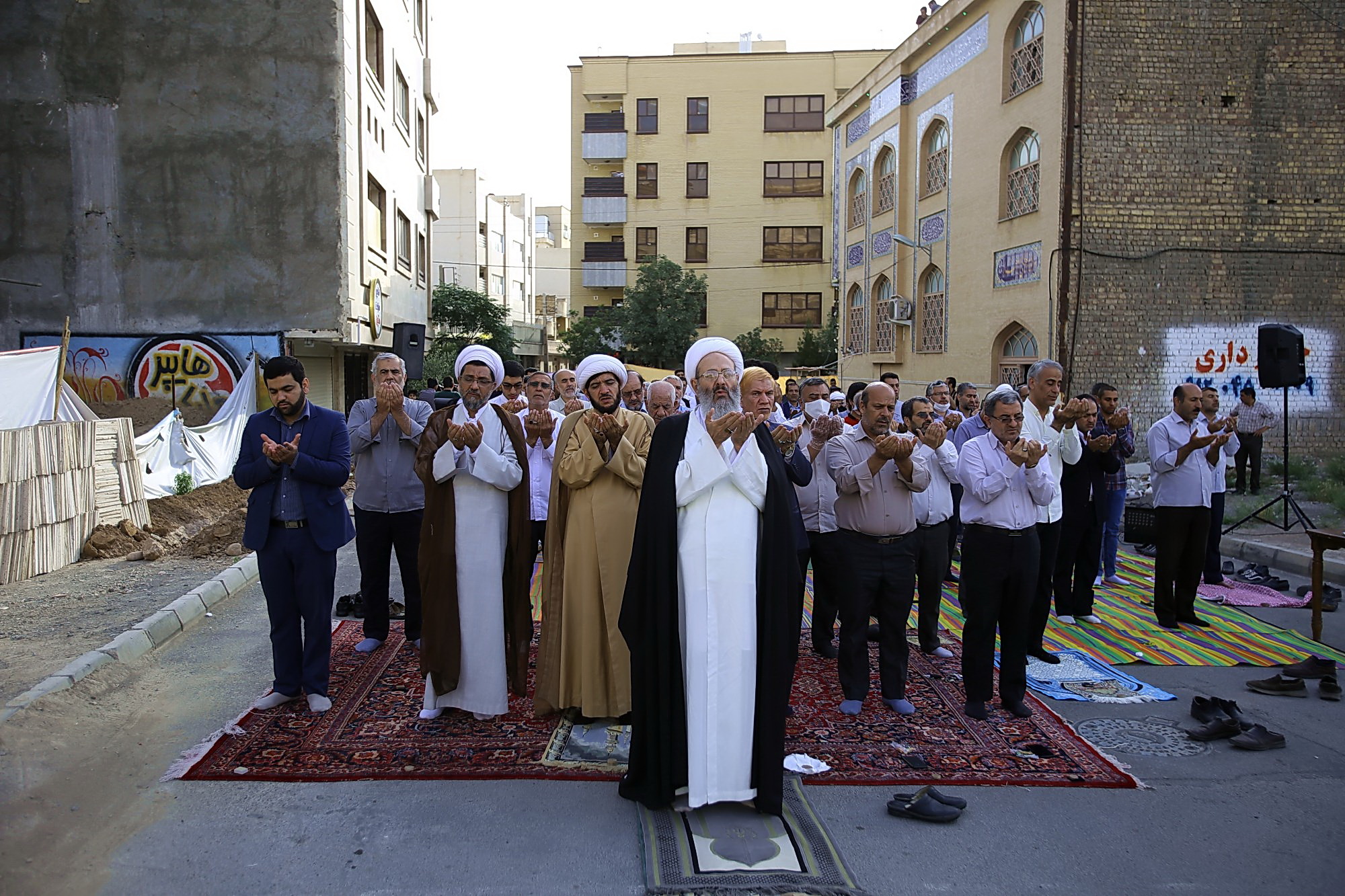 نماز عید فطر در مسجد الزهرا(ع) قم