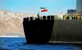 پهلو گرفتن نفت‌کش‌ ایرانی در بندر ونزوئلا با پرچم ایران