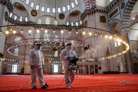 Turkish mosques open doors to communal prayers