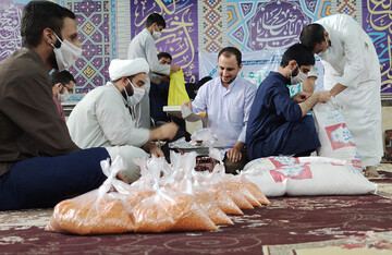 تلاش طلاب جهادی مدرسه الغدیر اهواز برای حمایت از خانواده‌های کم‌برخوردار