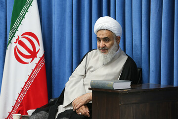 امام جمعه قزوین: سپاه و ارتش، آمریکا را به زانو درآورده‌اند