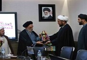 روحانی قهرمان کاراته جام‌های قهرمانی خود را  به حوزه خراسان اهدا کرد