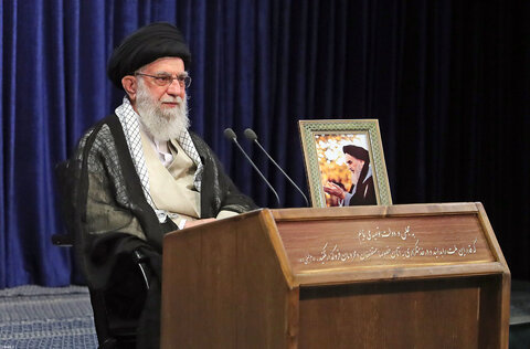 سخنرانی تلویزیونی رهبر انقلاب به مناسبت سالگرد ارتحال بنیانگذار کبیر انقلاب اسلامی