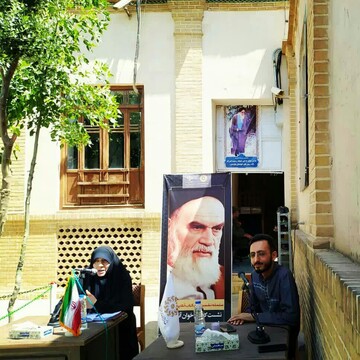 نشست کتاب خوان آنلاین با محوریت "امام روح الله" در قم برگزار شد