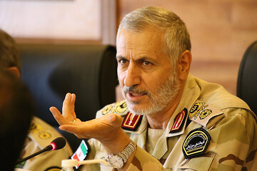 کولبران حمایت می شوند/ اجازه ورود کالای قاچاق را به کشور نمی دهیم