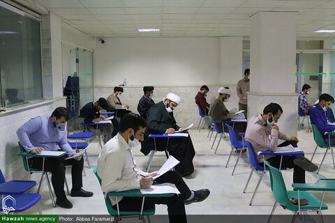 تصویری رپورٹ|قم میں سماجی فاصلہ اور طبی امور کی رعایت کے ساتھ دینی مدارس میں امتحانات منعقد