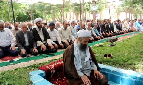 عکس آرشیوی/ نماز جماعت در بوستان ها