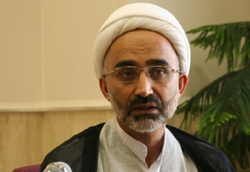 اندیشه های امام خمینی(ره) در حوزه و دانشگاه تدریس شود