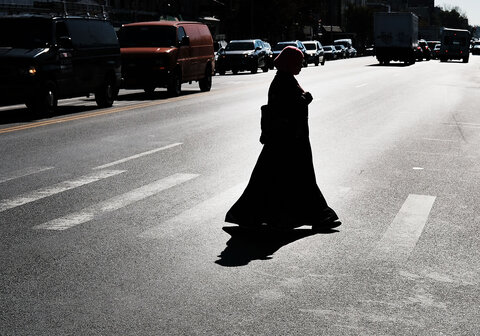 پلیس میامی حجاب زن مسلمان بازداشت شده در تظاهرات را از سرش کشید