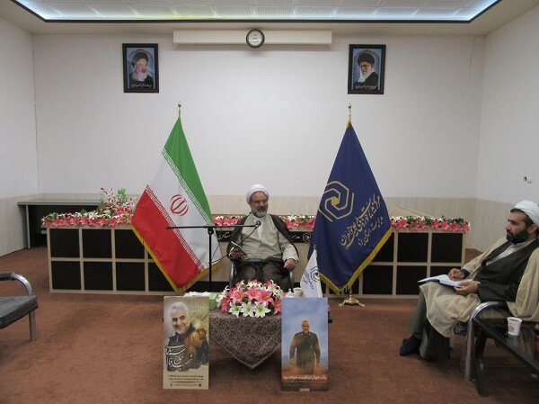 عاقبت بخیری دختران در الگو پذیری از حضرت معصومه(س) است